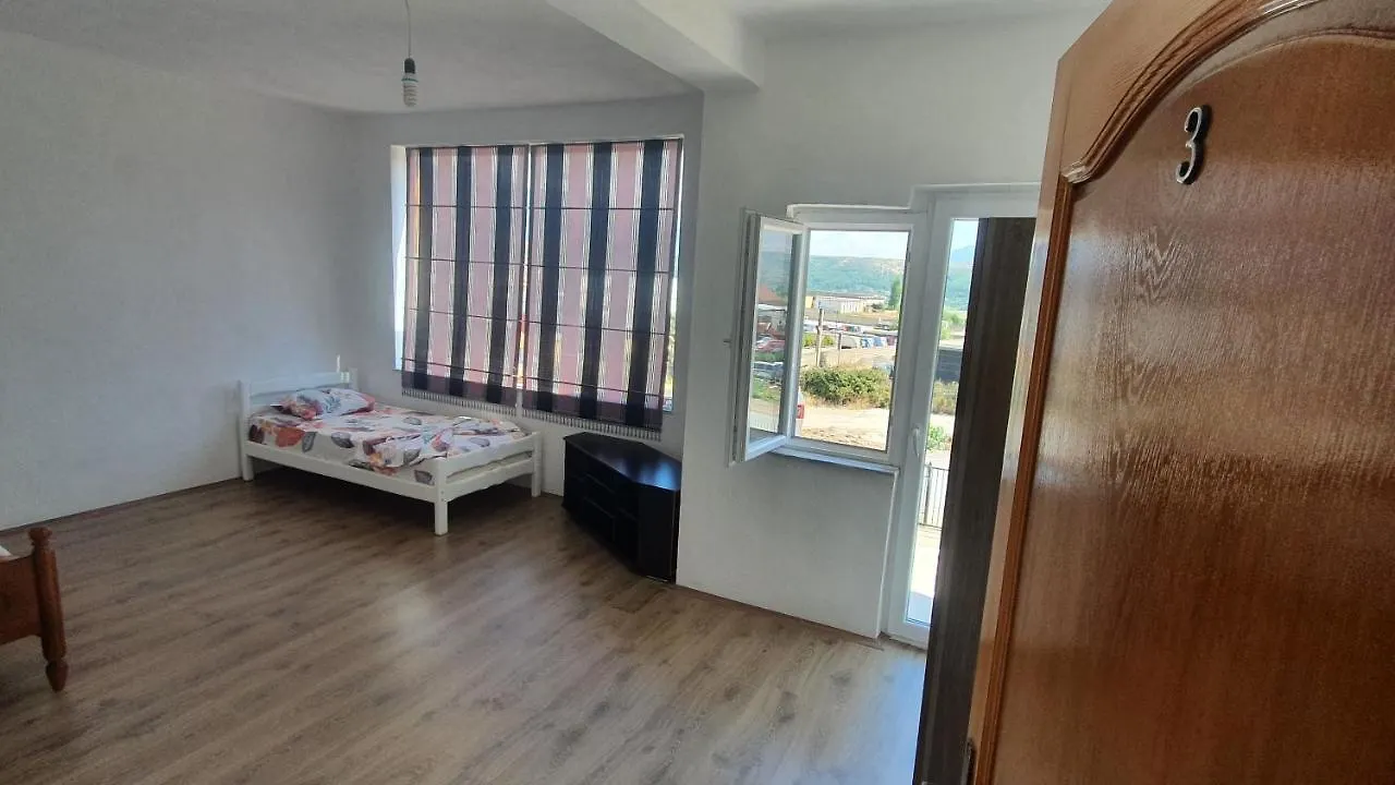 Apartment Arbi Guest House Kukes Albania